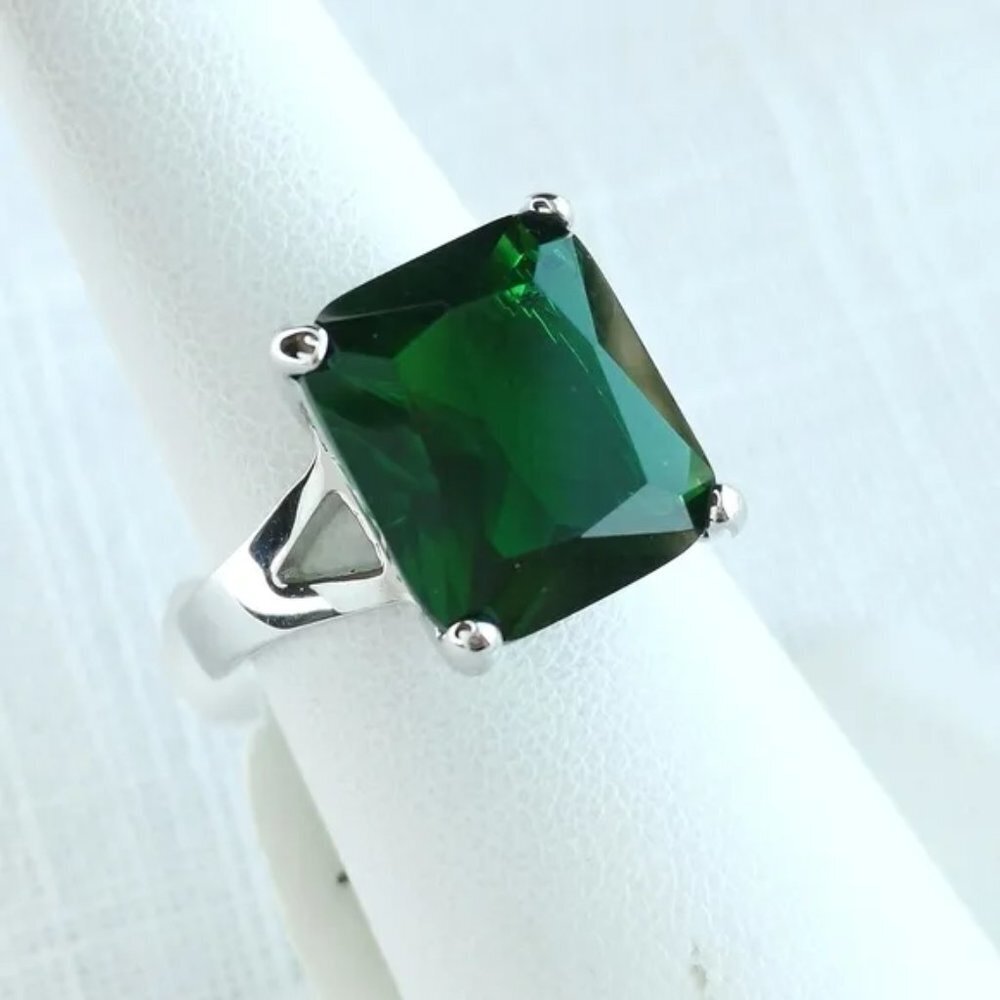 Solitaire Emerald Cz cocktail ring size 9